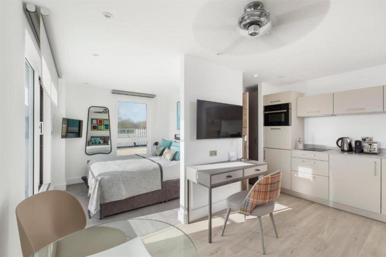 Q Square By Supercity Aparthotels Brighton Екстериор снимка