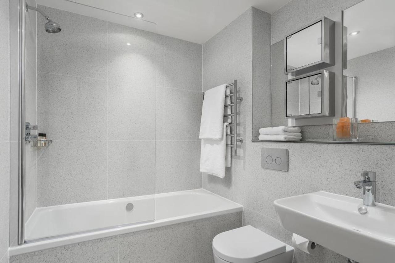 Q Square By Supercity Aparthotels Brighton Екстериор снимка