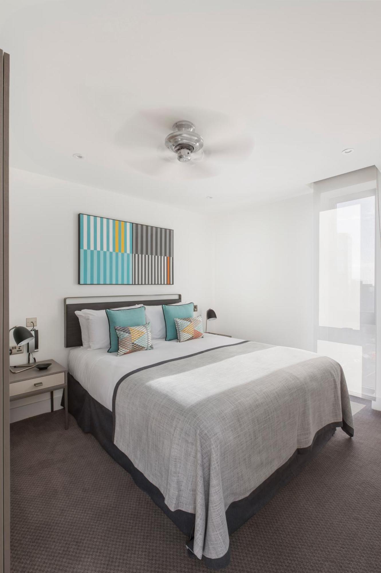 Q Square By Supercity Aparthotels Brighton Екстериор снимка