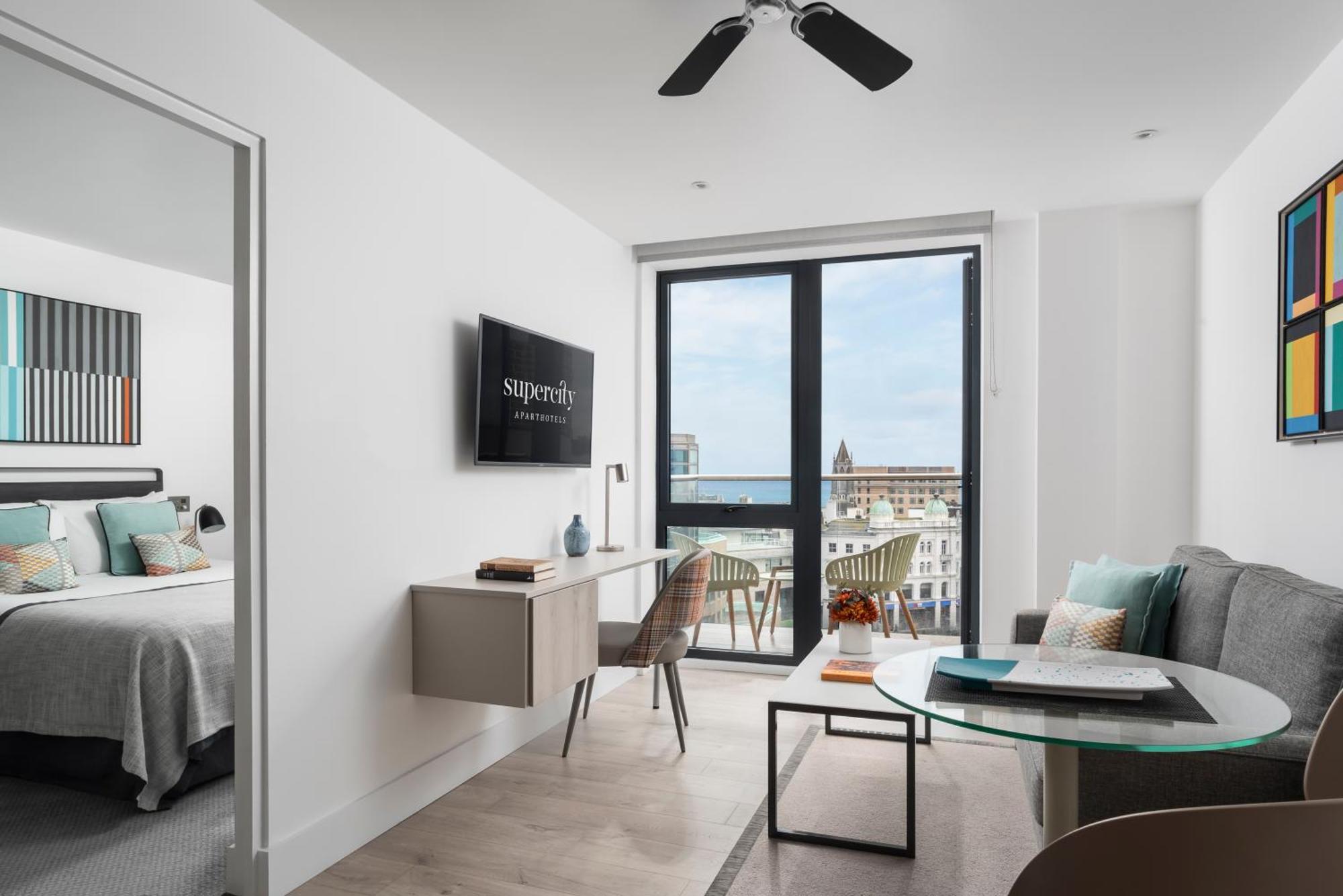 Q Square By Supercity Aparthotels Brighton Екстериор снимка