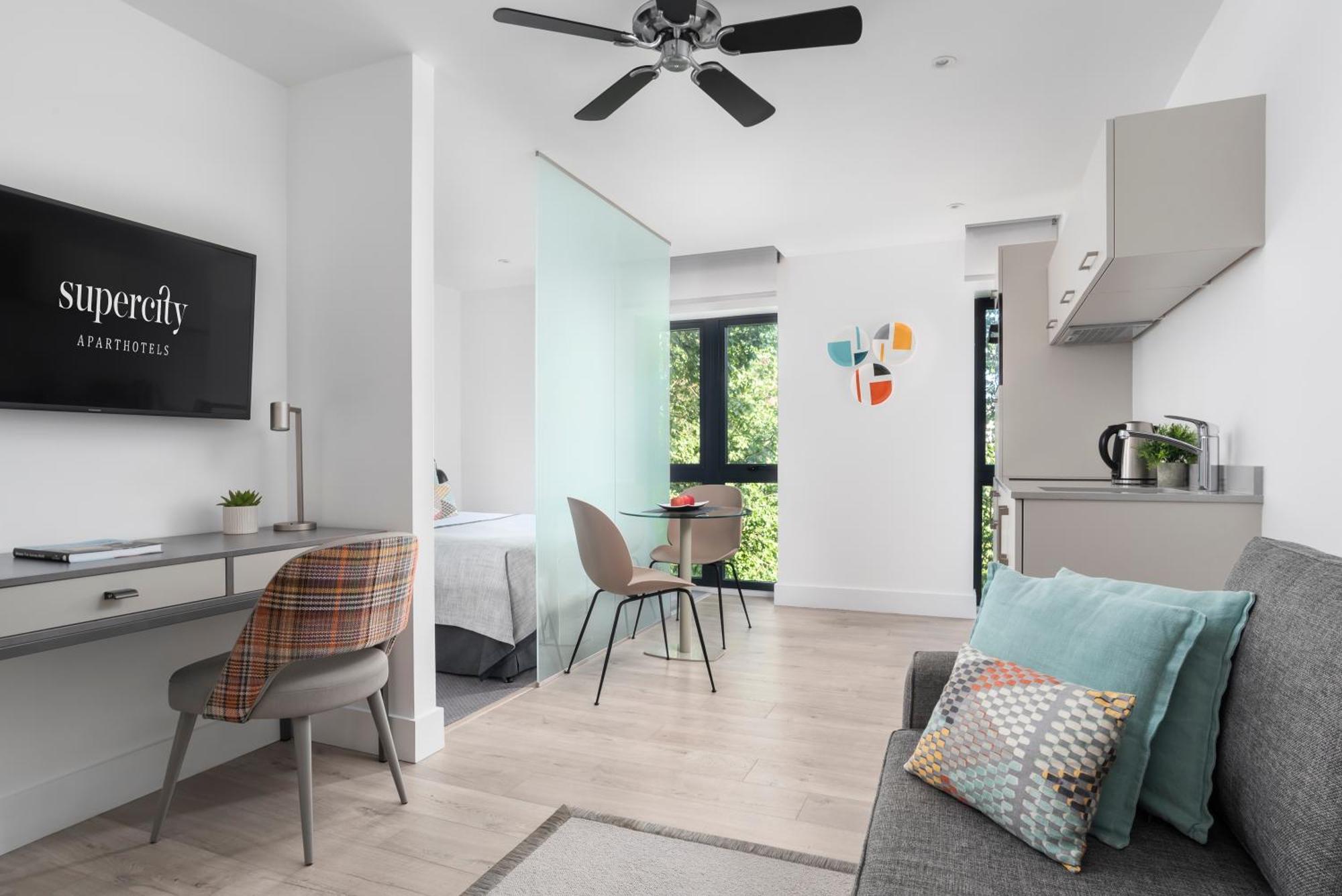 Q Square By Supercity Aparthotels Brighton Екстериор снимка