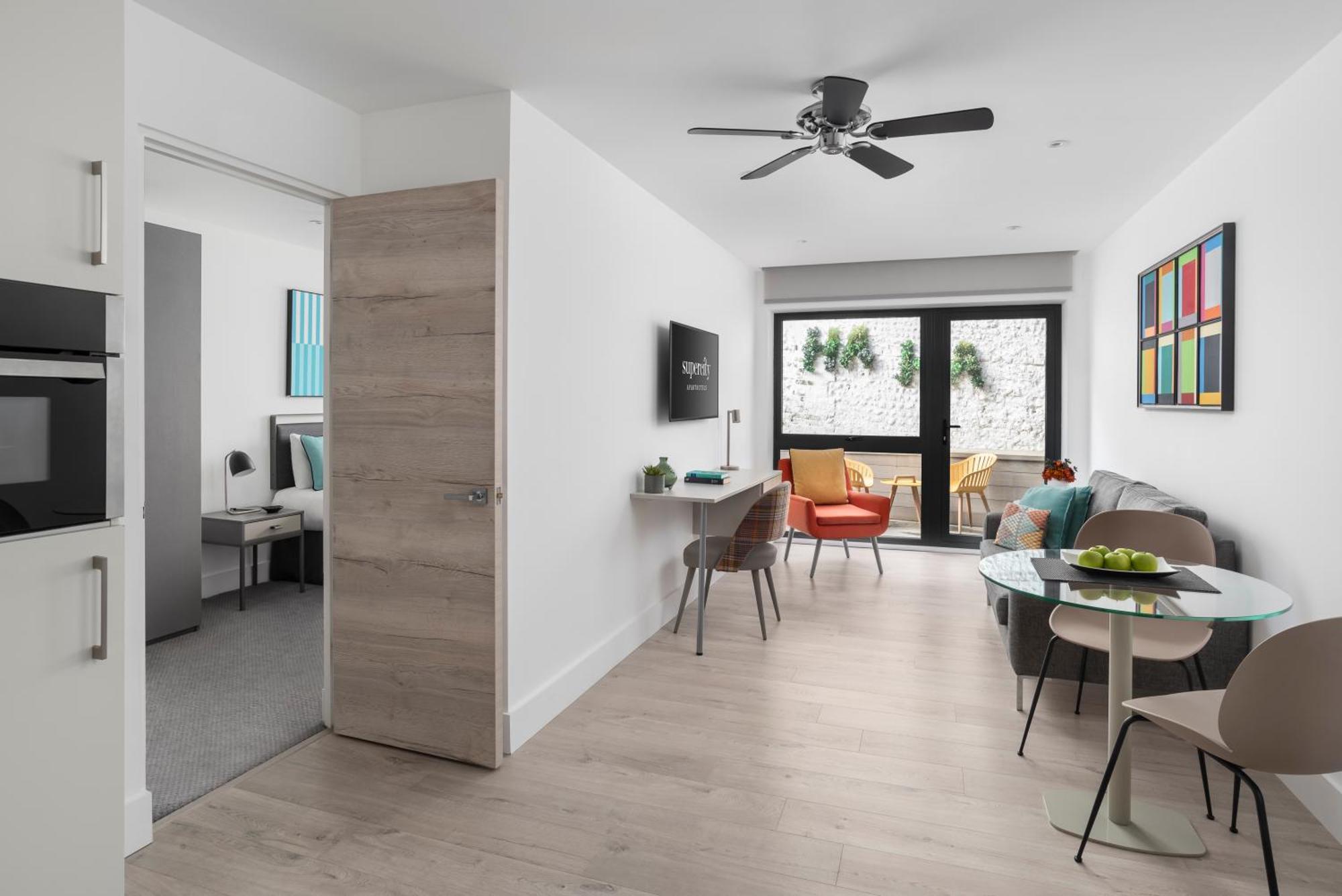 Q Square By Supercity Aparthotels Brighton Екстериор снимка