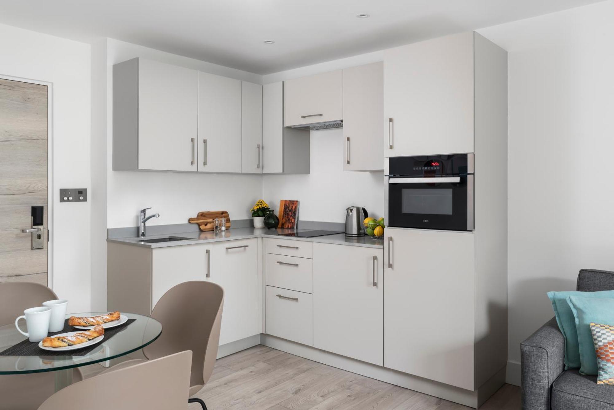 Q Square By Supercity Aparthotels Brighton Екстериор снимка