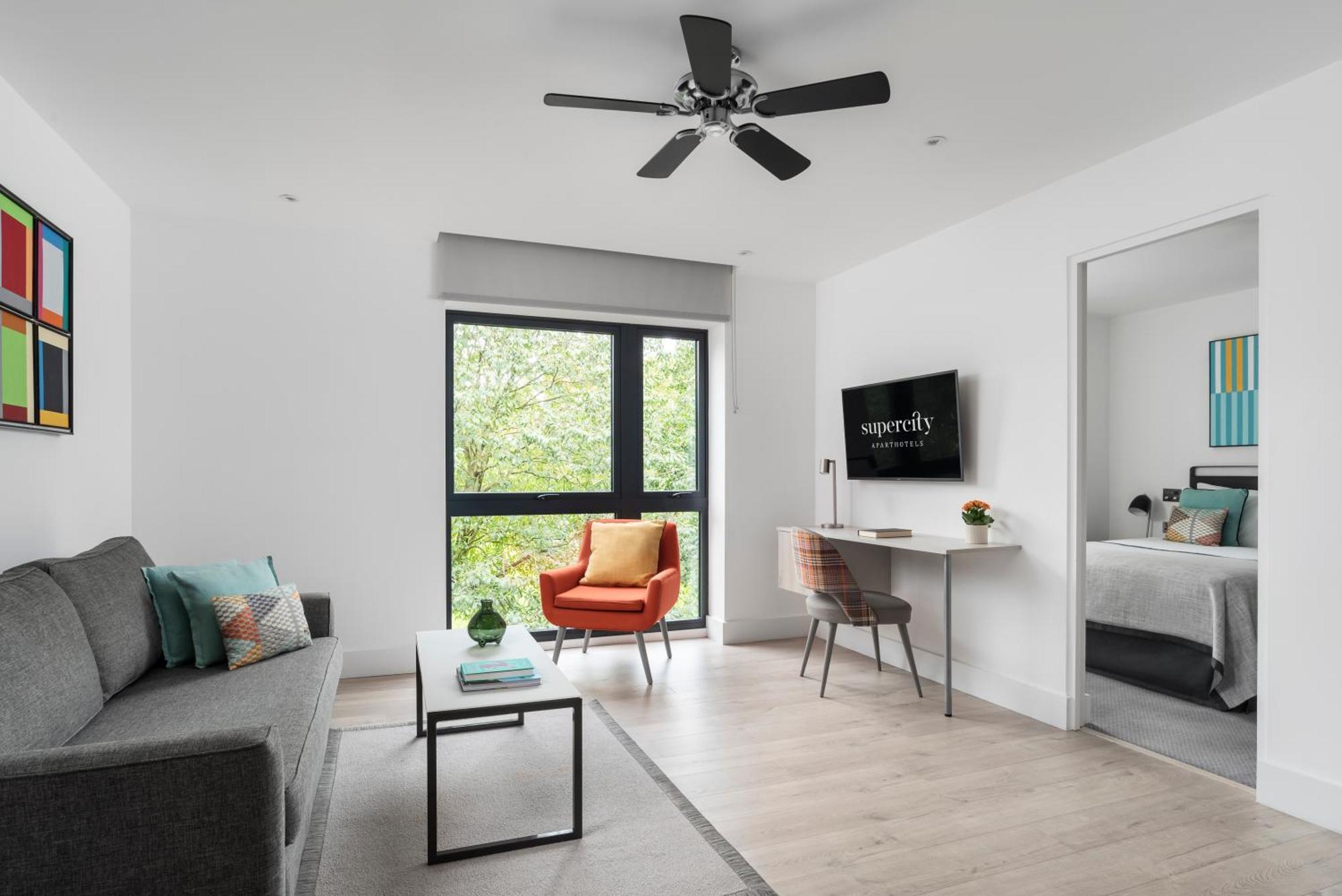 Q Square By Supercity Aparthotels Brighton Екстериор снимка