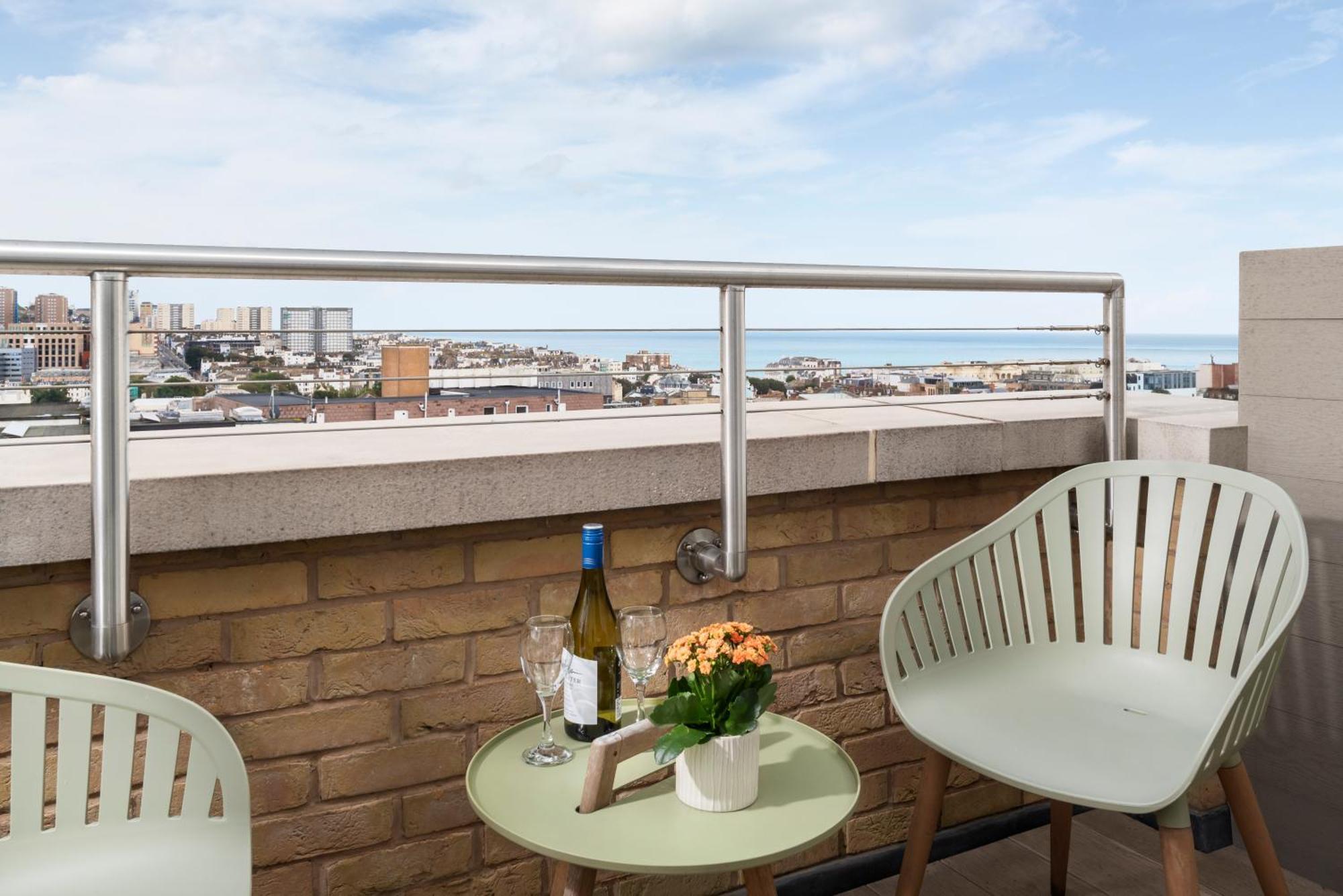 Q Square By Supercity Aparthotels Brighton Екстериор снимка