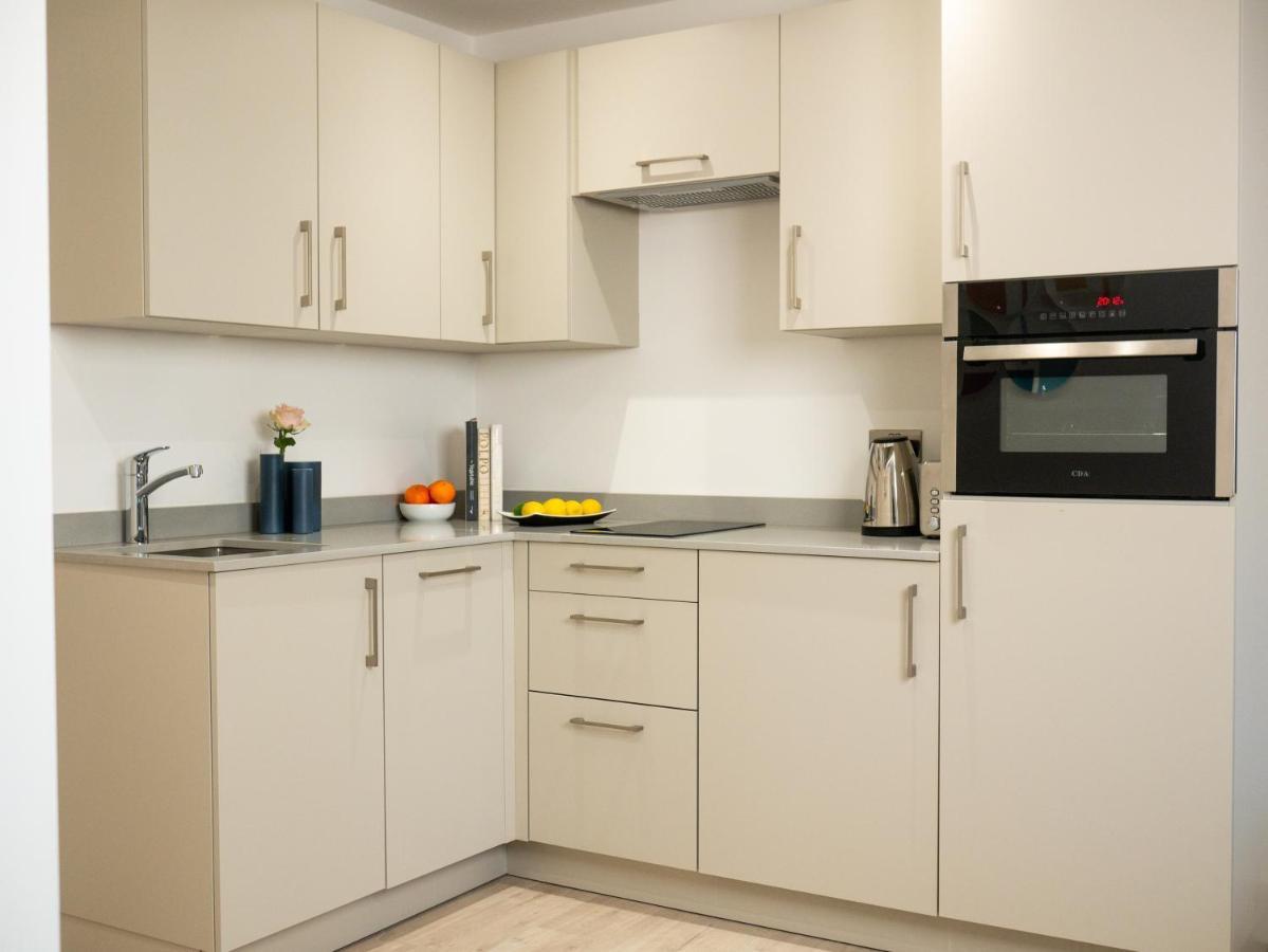 Q Square By Supercity Aparthotels Brighton Екстериор снимка