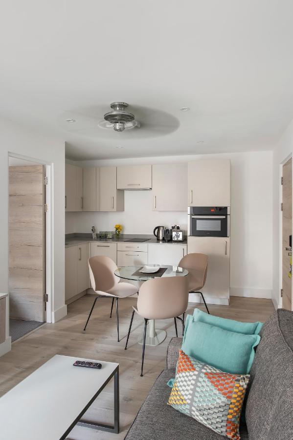 Q Square By Supercity Aparthotels Brighton Екстериор снимка