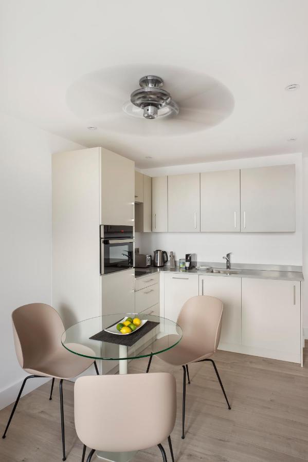 Q Square By Supercity Aparthotels Brighton Екстериор снимка